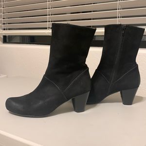 Gadea black suede booties